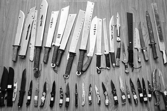 家里有管制刀具犯法吗?携带管制刀具被抓怎么处罚?