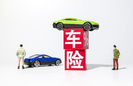 不是车主本人开车出了事故保险公司赔吗
