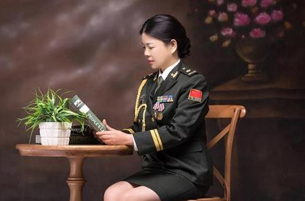 女士官退役