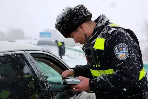 民警执法