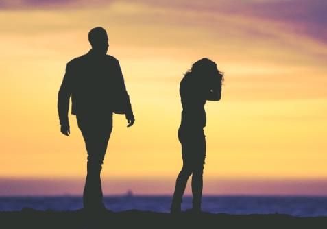 孩子不是亲生的离婚怎么判财产?怎样赔偿男方?