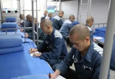 服刑人员在监狱被打伤了怎么办?