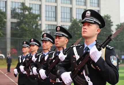 民警